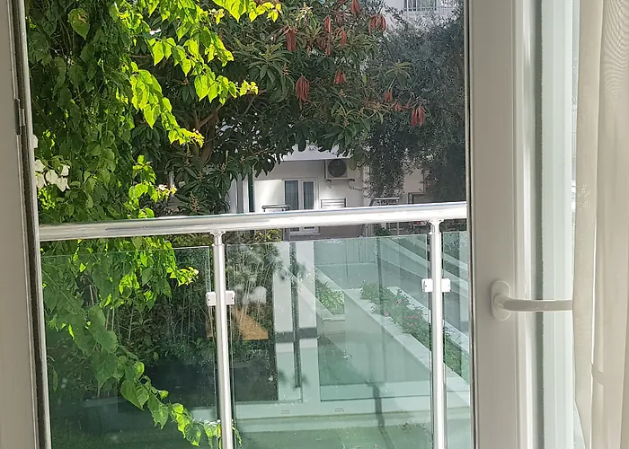 Su - Adult Only 4* Side